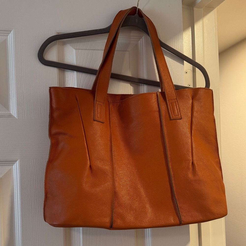 Chic Leather Tote Bag